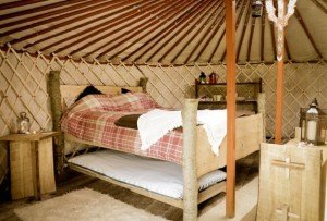 grey-willow-yurts-bed-2-574x389