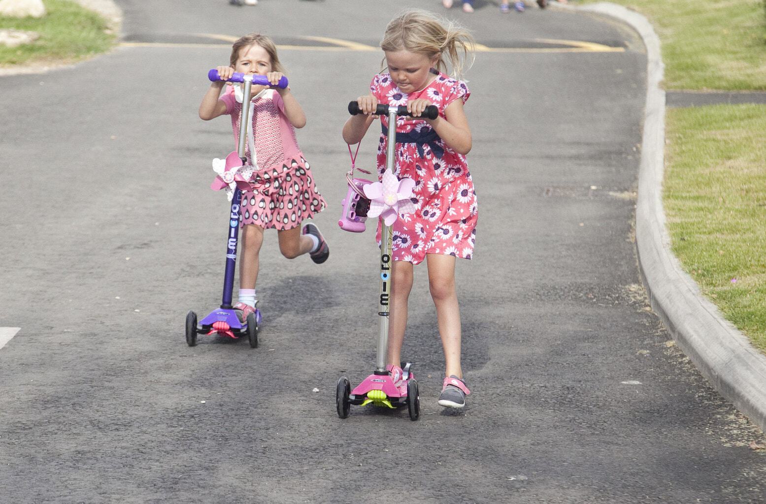 Making #MicroMemories with Micro Scooters www.minitravellers.co.uk