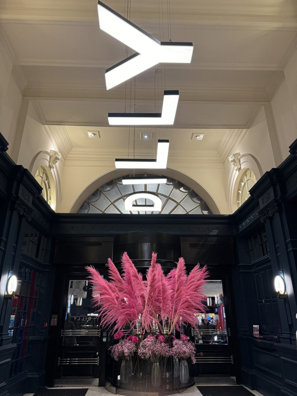 The Dilly, Picadilly