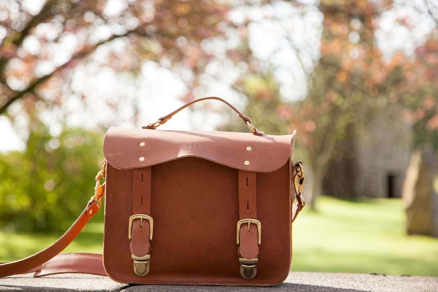 Review: Vintage Style Leather Camera Bag by Fig Bags www.minitravellers.co.uk
