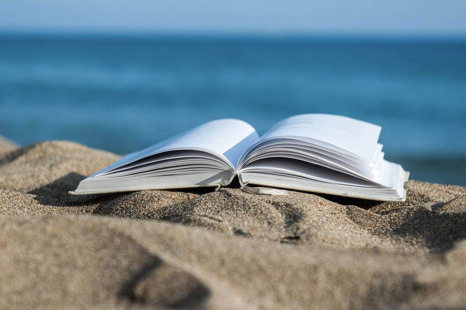 Books to Read on Holiday www.minitravellers.co.uk