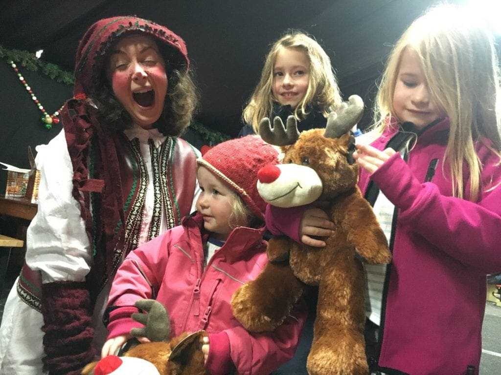 Queue-busting tips for visiting Santa at Willow’s Farm this Christmas www.minitravellers.co.uk