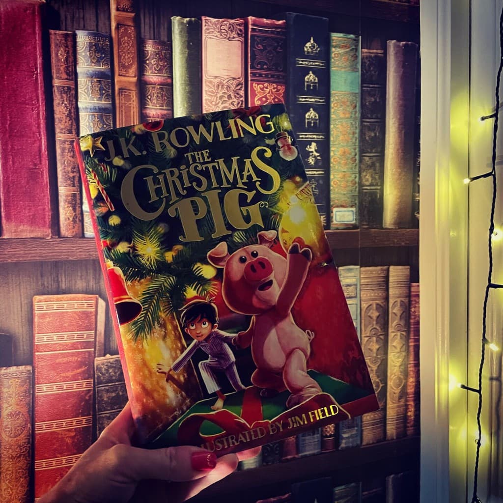 mas Pig - J.K.Rowling (author), Jim Field (illustrator), Little Brown Books for Young Readers (Hachette Group) (publisher), recommended reading age: 8-12 years