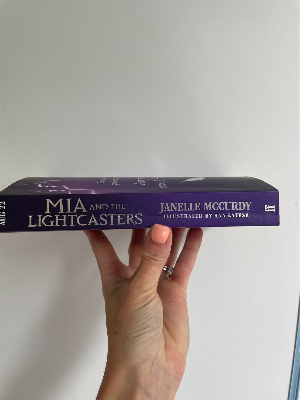 Mia and the Lightcasters