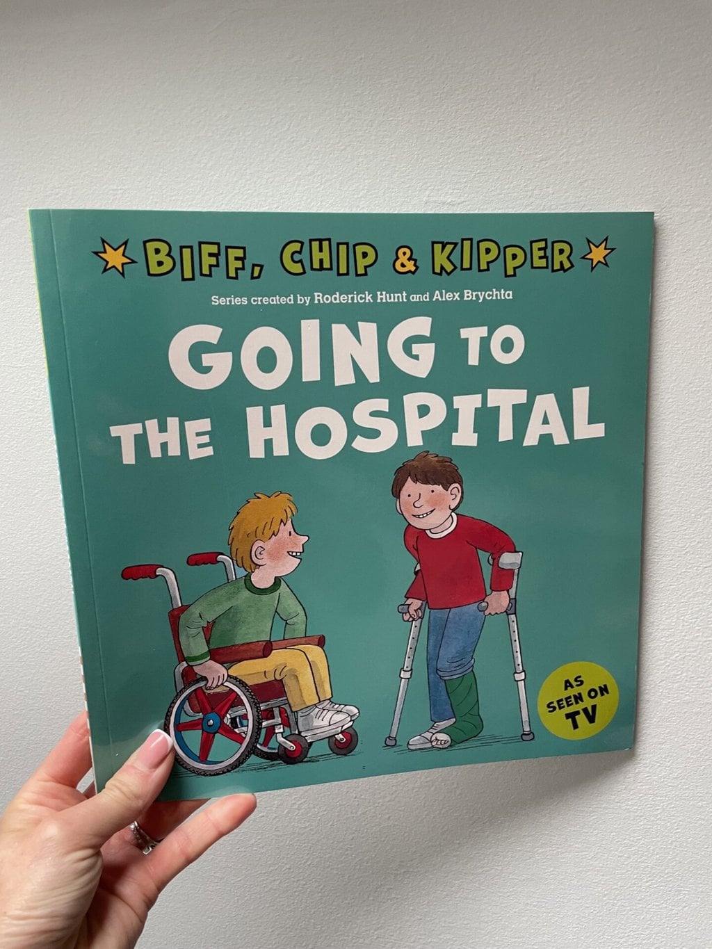 Biff, Chip & Kipper – Going to the Hospital