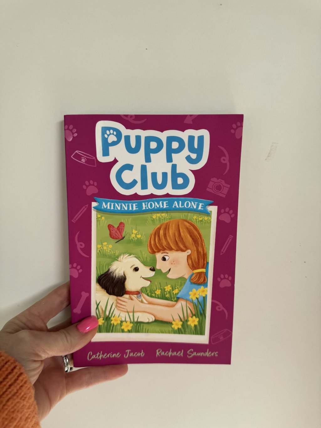 Puppy Club – Minnie Home Alone
