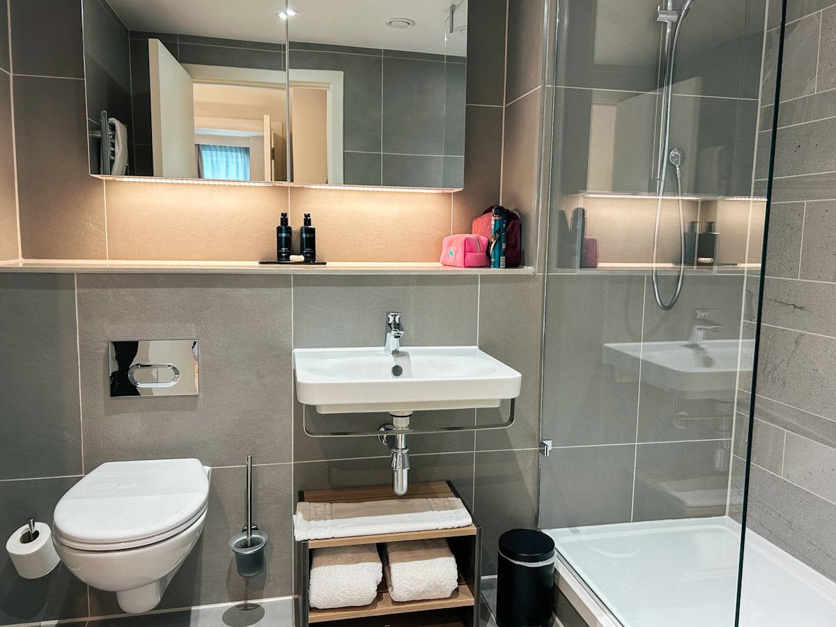 En suite with double shower