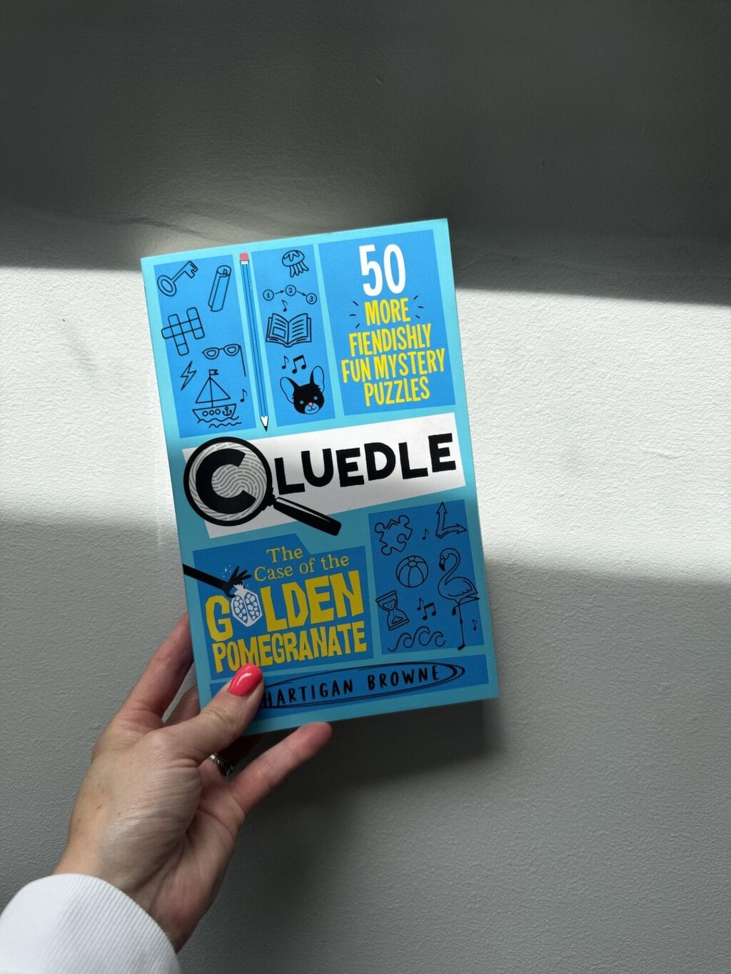 Cluedle: the Case of the Golden Pomegranate