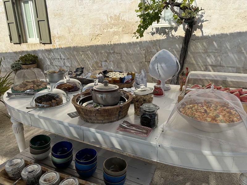 For breakfast, you can start your day with fresh bread, locally made cheese, and juicy fruits bought from nearby markets, enjoyed on your private terrace overlooking the tranquil countryside. The kitchenettes are equipped with all the essentials, making it easy to whip up simple yet delicious meals that everyone in the family can enjoy.