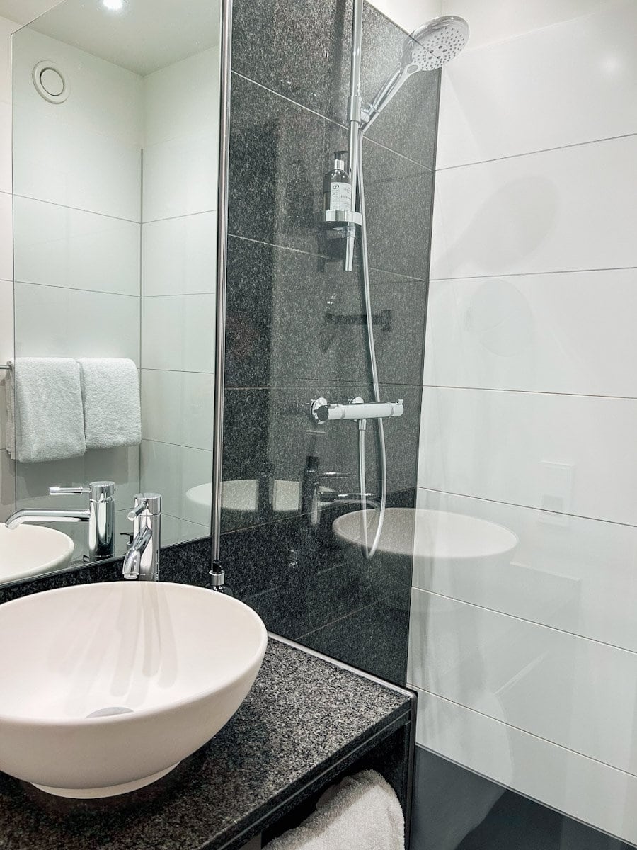 Modern Bathroom Motel One Manchester St Peters Square