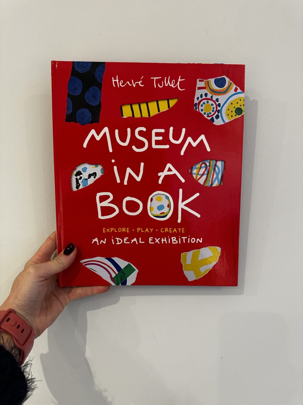 Museum in a Book - An Ideal Exhibition