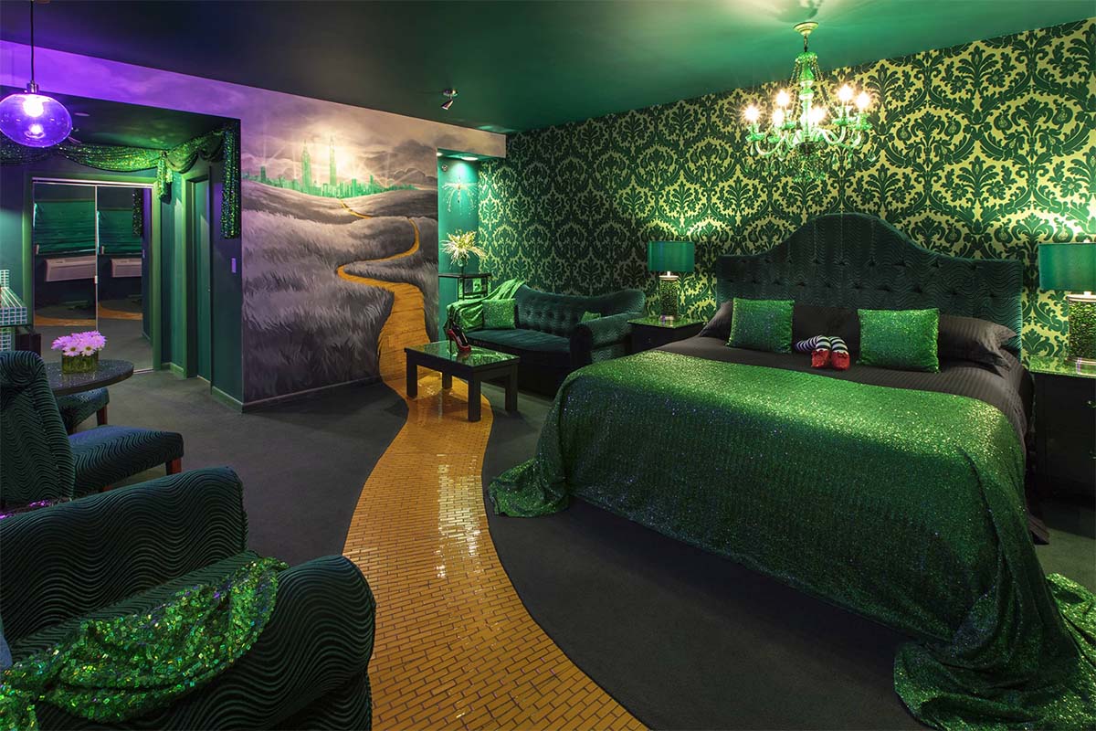 The Wizzard Room At The Roxbury Stratton Falls