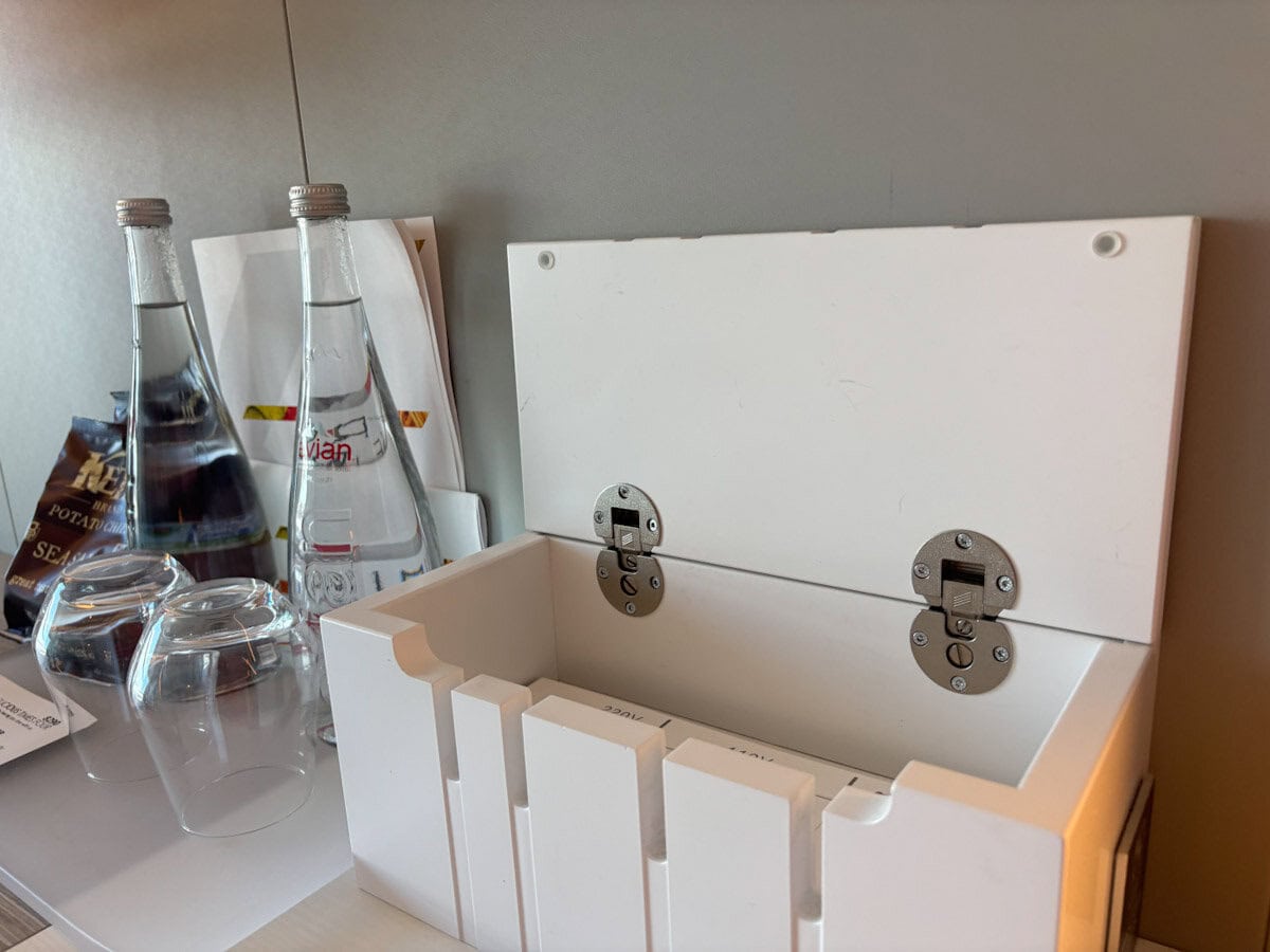 Box for plugs not great