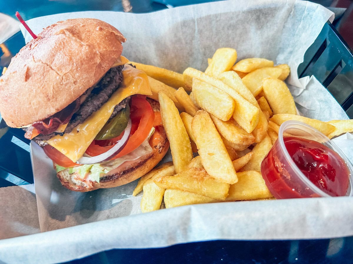 Burger in Playmakers