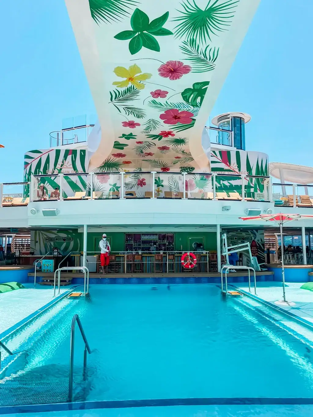Pool on Odyssey of the Seas
