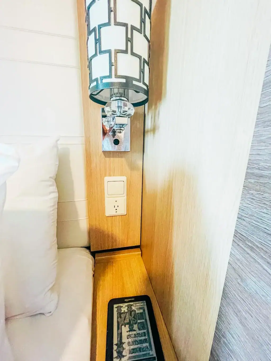 US plug and USB in the lamp next to the bed