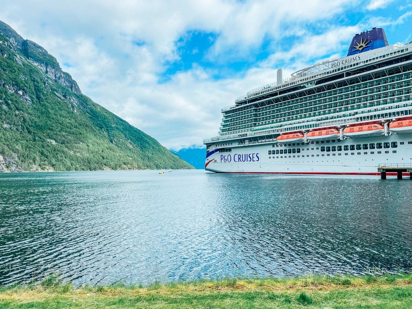 PO Iona in Hellesylt