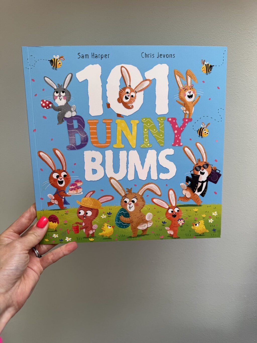 101 Bunny Bums - Sam Harper (author), Chris Jevons (illustrator), Hodder Children’s Books (imprint of Hachette) (publisher)